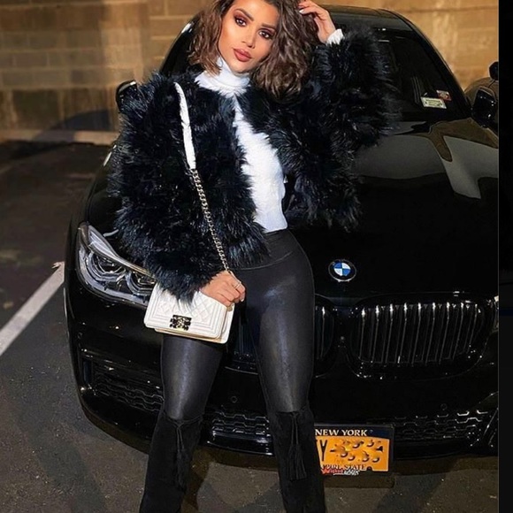 Shaggy Black Cropped Coat🖤 - Picture 8 of 9